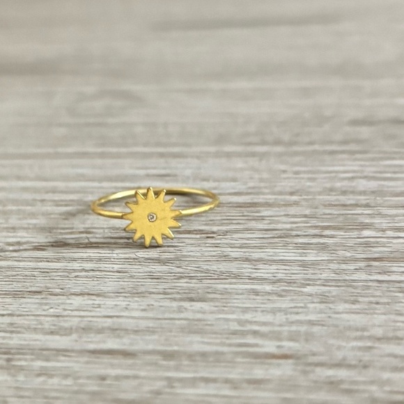 Jewelry - Gold Sunburst Ring